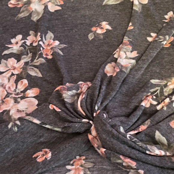 Gray Floral Short Sleeve Shirt from No Comment NY LA - Picture 3 of 6